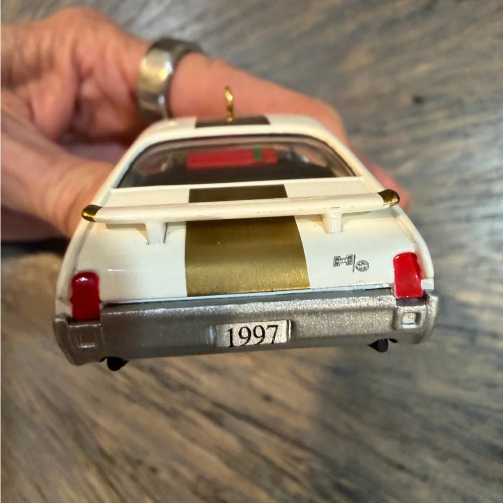 Hallmark Keepsake 1969 Hurst Oldsmobile 442‎ Ornament - White and Gold